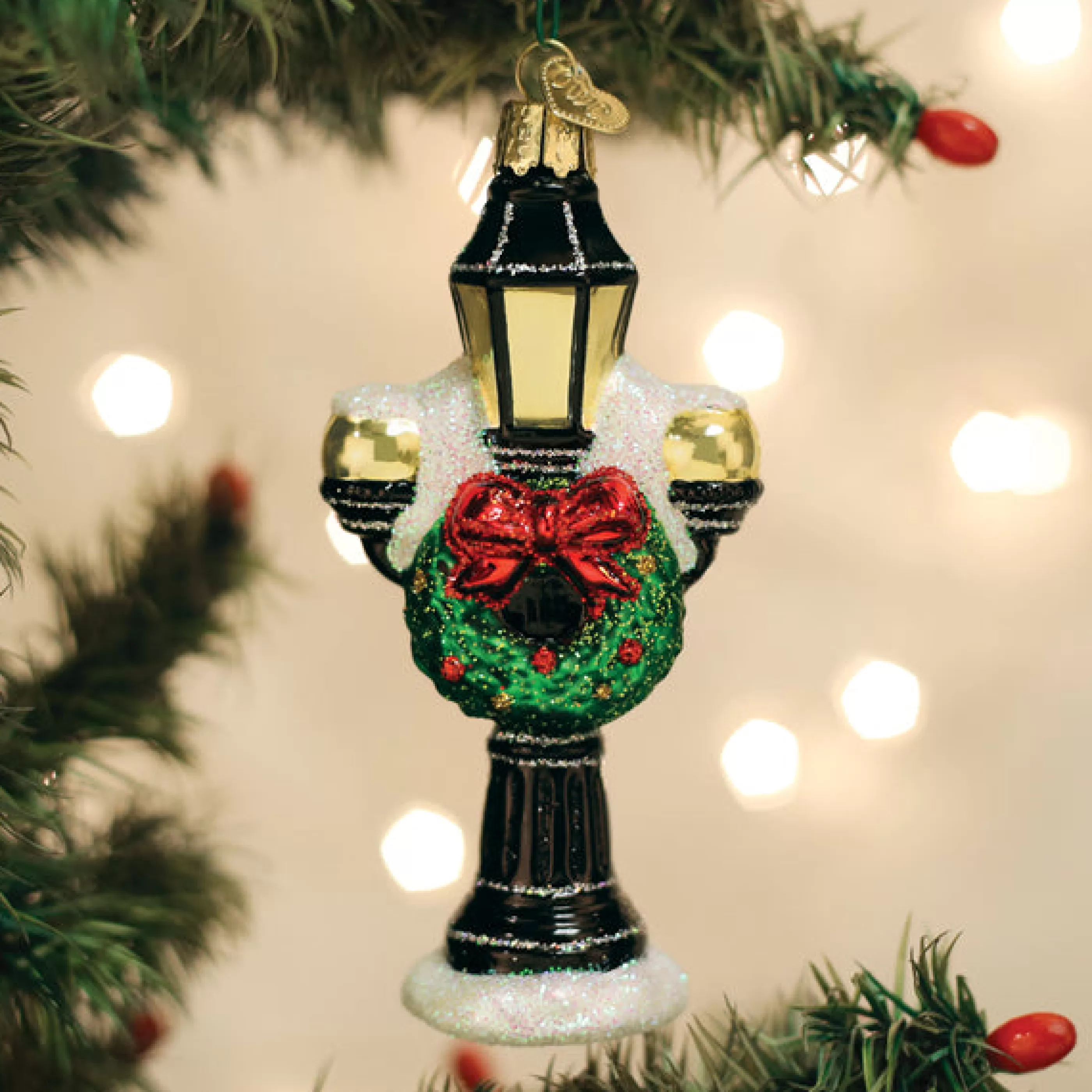 EAST WEST Christmas Lamp Post Ornament